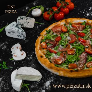 Dopraj si pizzu, ktorá ma úroveň🍕 Prémiové suroviny, dokonalé cesto a rýchle doručenie🚗💨 Objednaj na www.pizzatn.sk🚀 #uni...